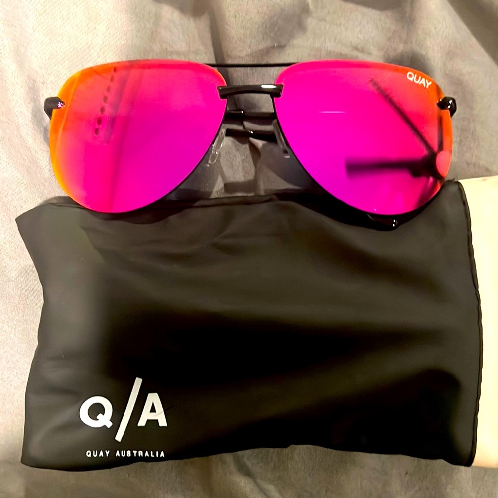 Quay fuschia reflective sunglasses